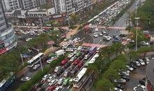 萍乡站前东路爆料新闻最新,多车连环相撞！现场情况紧急！